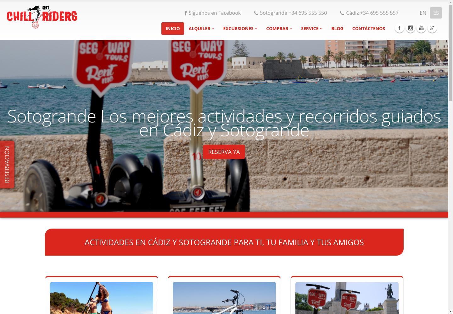 Portada histórica de Chillriders con Segways frente a la playa de La Caleta, Cádiz
